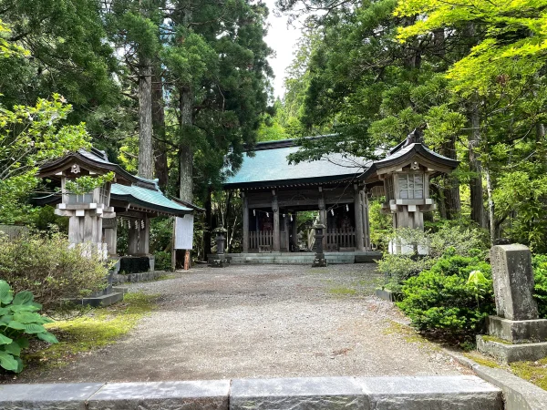 男鹿真山神社