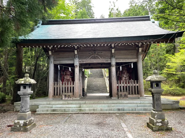 男鹿真山神社