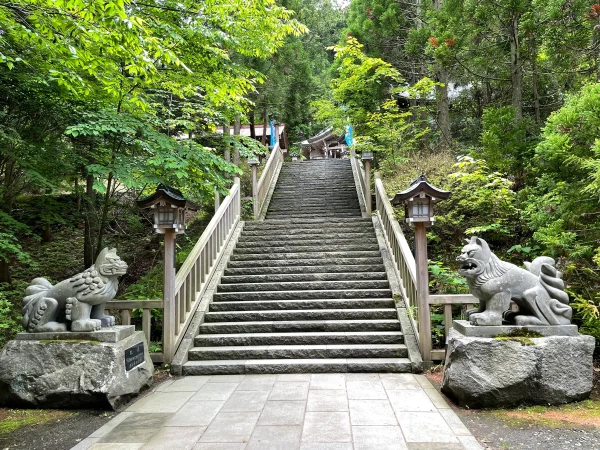 男鹿真山神社