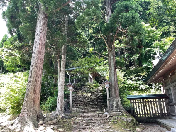 男鹿真山神社