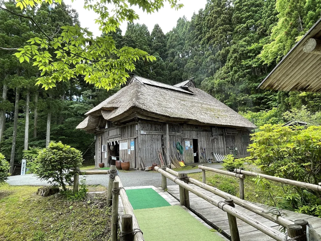 男鹿真山伝承館